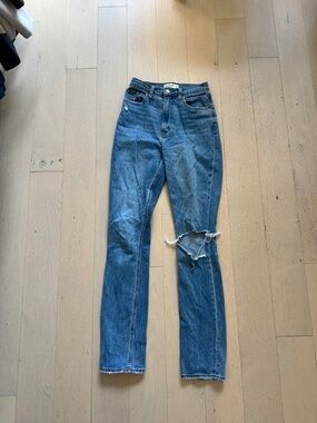 Abercrombie Curve Love ’90s Slim Straight Ultra High Rise Ripped Jeans 25/0 Long